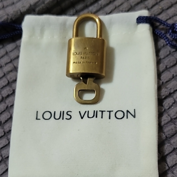 AUthentic Louis Vuitton Gold Padlock Key 306 & Pouch - Picture 3 of 4